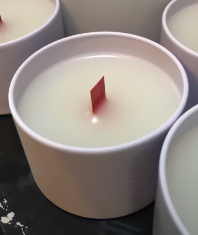 Christmas Tree Holiday Candle: 8oz White/Gold Vessel with Red Wooden Wick, 4oz Wax Melts & Mini Candles